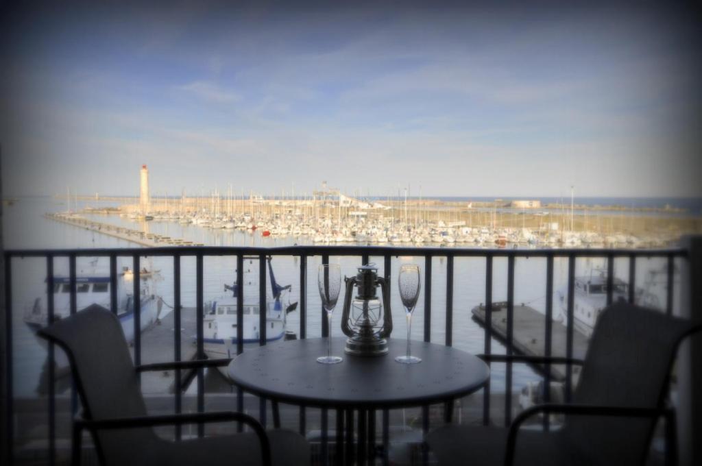 "Luigi" Balcon Sur La Mer Et Le Port De Sete Luaran gambar