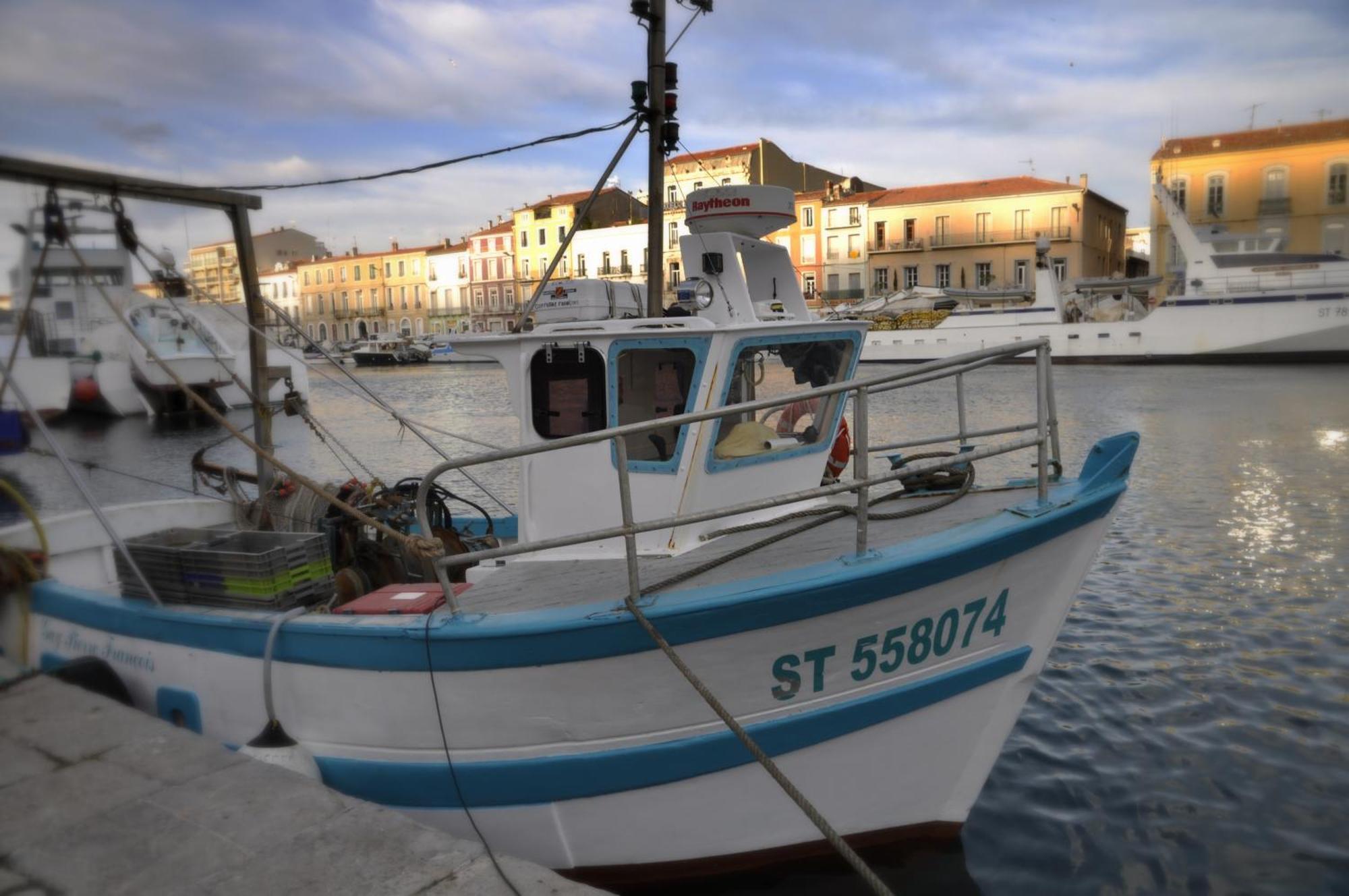 "Luigi" Balcon Sur La Mer Et Le Port De Sete Luaran gambar